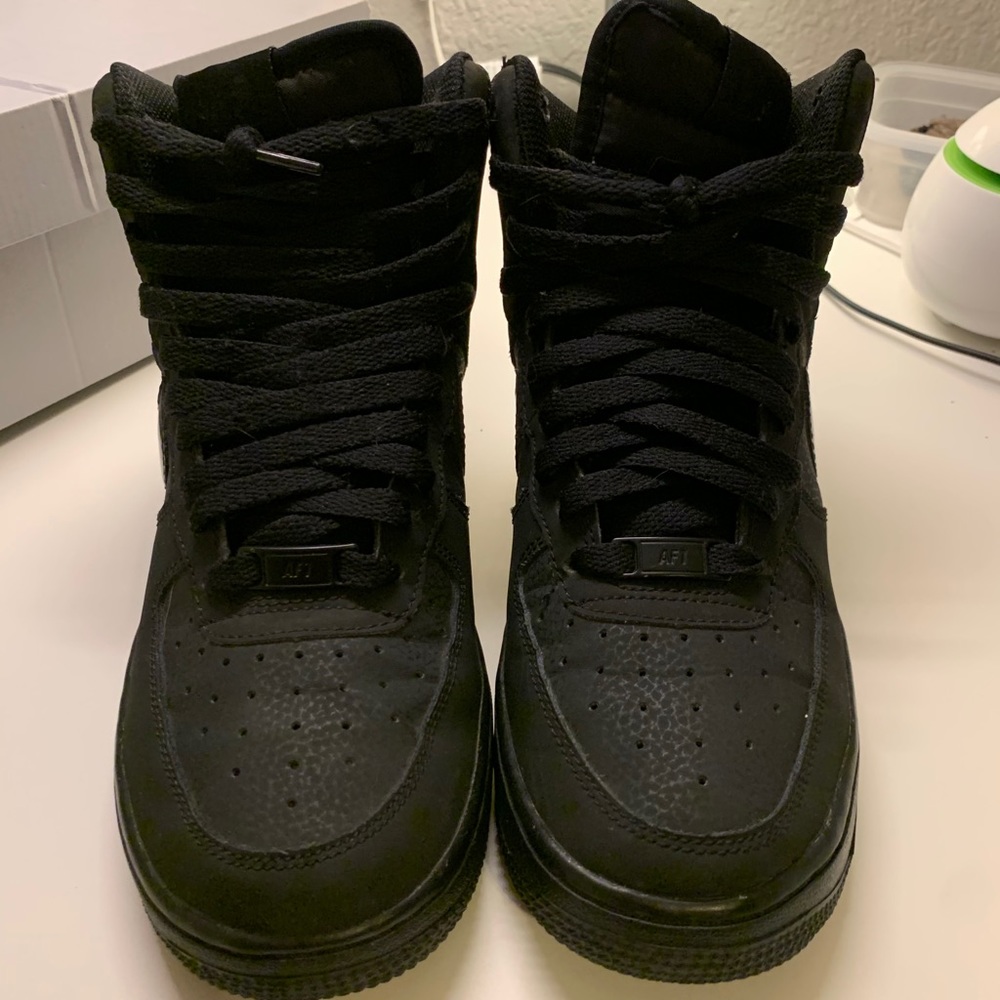 Black suede air forces.